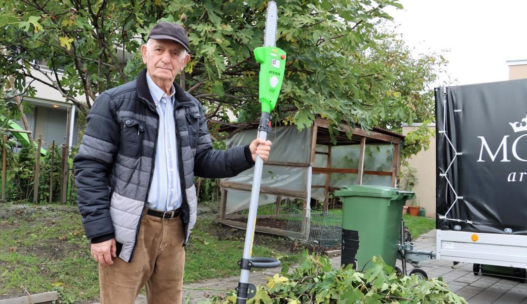 Dimitros Papadopoulos hält sich mit Gartenarbeit fit: «Ich bin stolz, dass ich es zu etwas gebracht habe.»