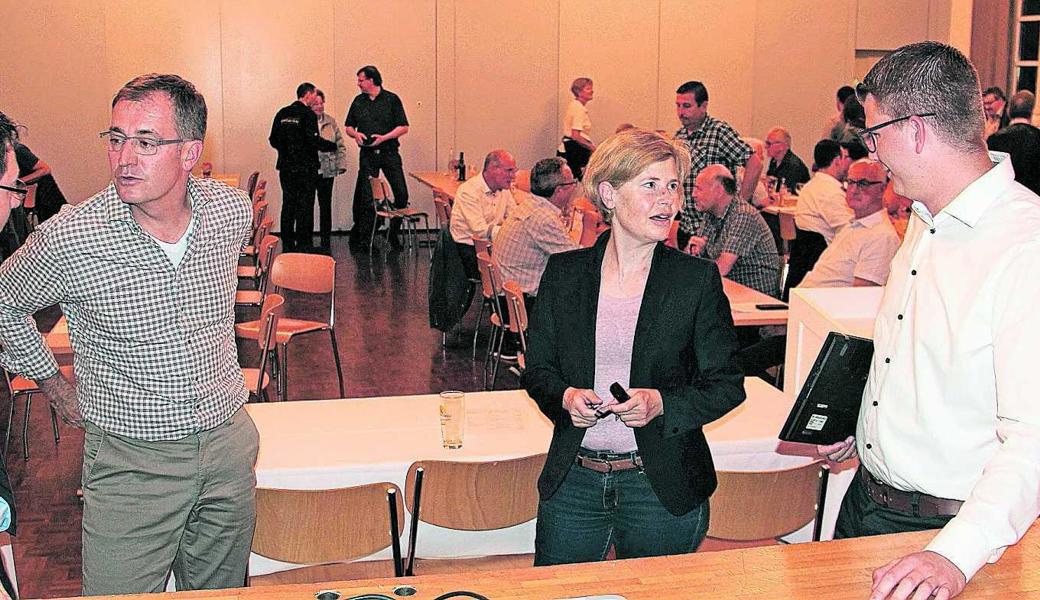 Bei der SVP Rheintal war Nationalrätin Esther Friedli zu Gast, hier mit Parteipräsident Markus Wüst und den Nationalräten Roland Rino Büchel und Mike Egger. 