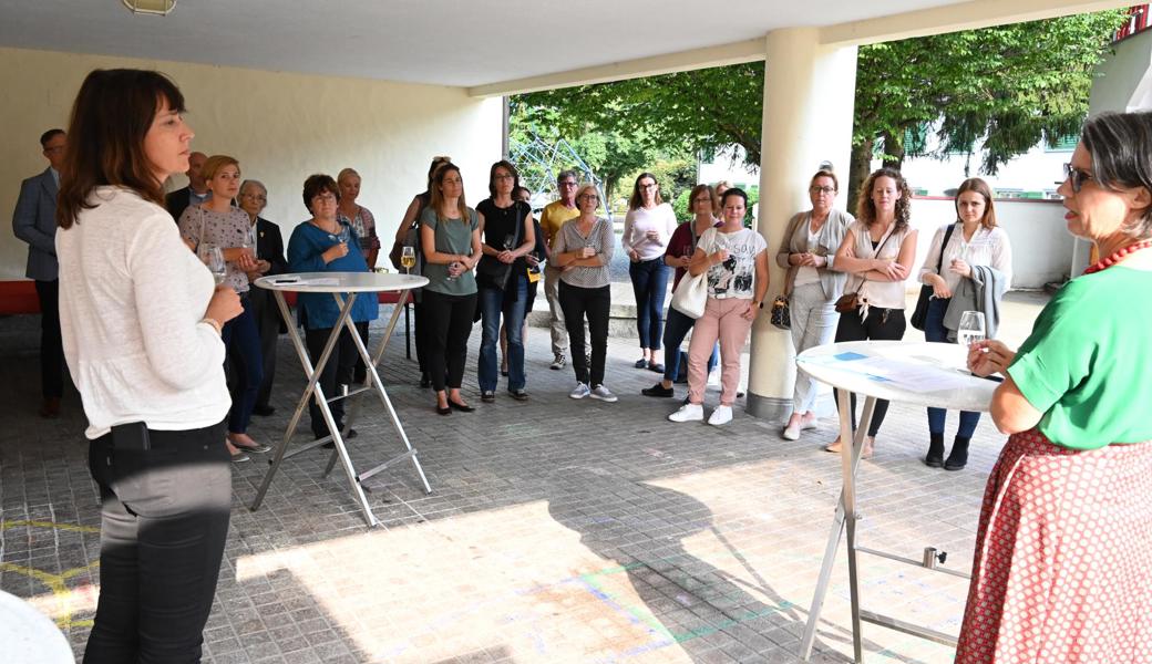 Logopädinnen, Betriebskommission und Vertreter der Schulen gestern beim Apéro zum 40-jährigen Bestehen der Logopädischen Vereinigung Oberrheintal.