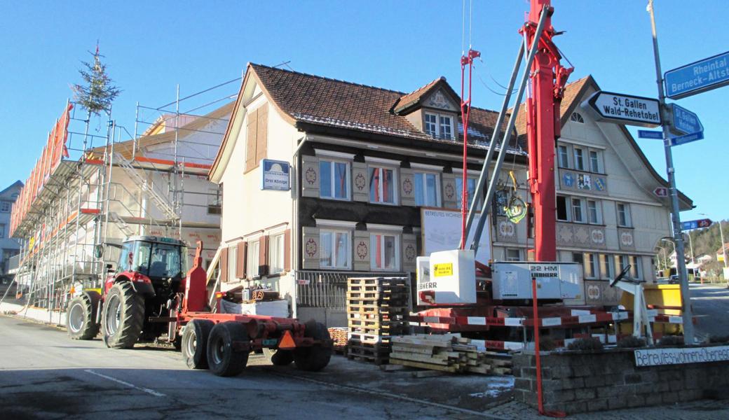 Das erweiterte Gasthaus Drei König setzt einen neuen architektonischen Akzent.