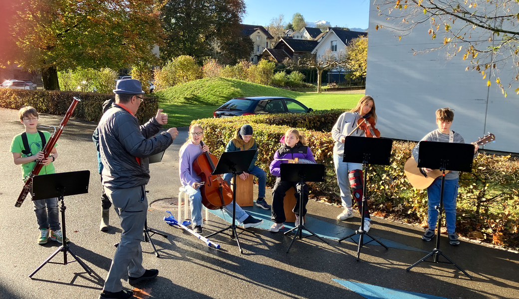 1. Oberstufe Musik an einem Schulinternen Auftritt