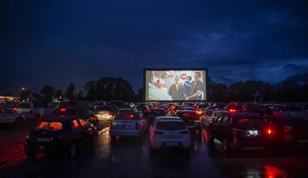 Filme dürfen im Autokino auch nach Mitternacht gezeigt werden. 