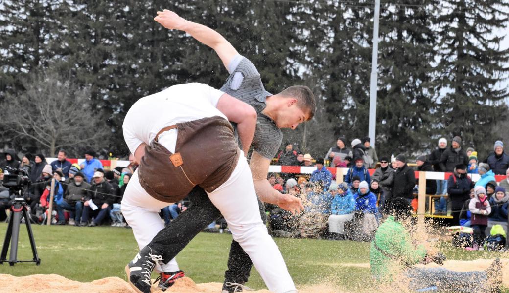 Dean Burch: Der Sennenschwinger (dunkles Hemd) hat in diesem Jahr zwei Kränze gewonnen. 