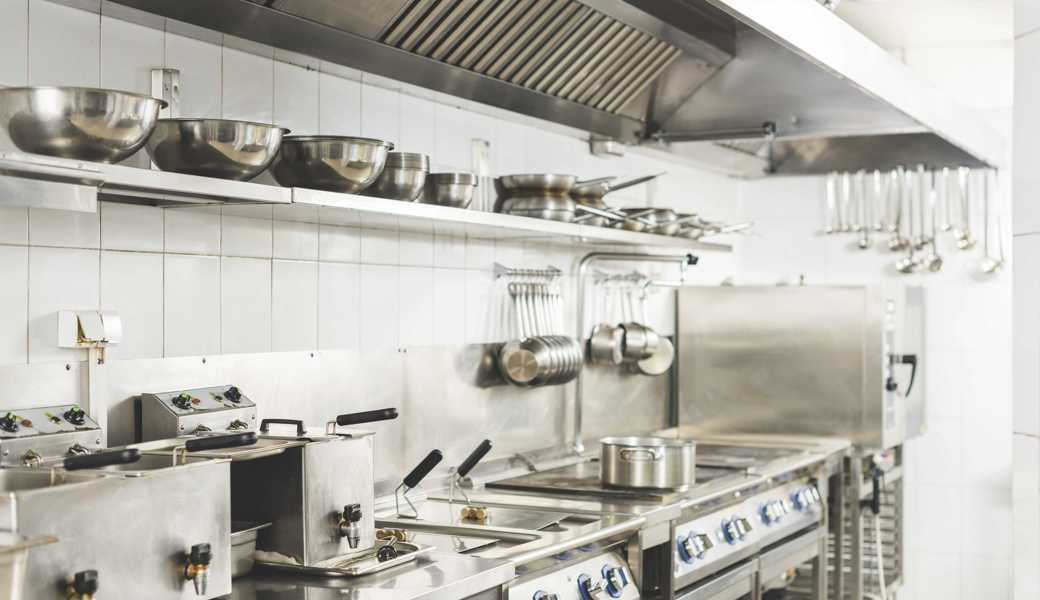 In immer mehr Restaurants fehlt das Personal, um den Betrieb aufrecht erhalten zu können.