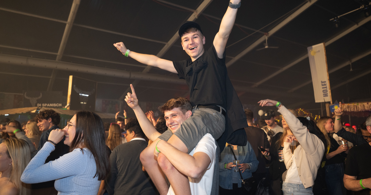 DJ Tatana, Partyhelden und Rex Quintett - die Gwerblerparty in Bildern ...