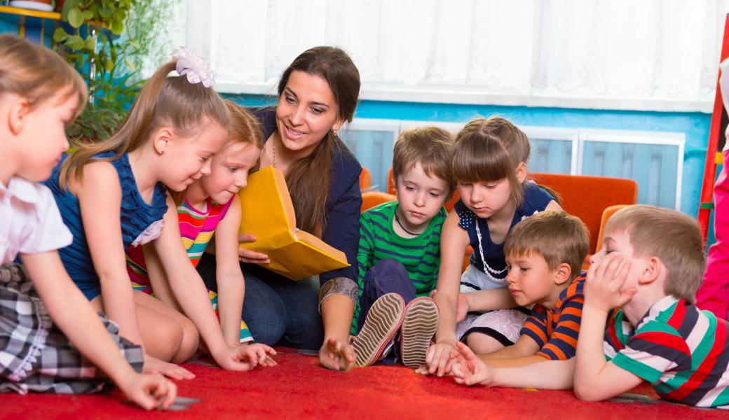 Geschichten hören alle Kinder gern.