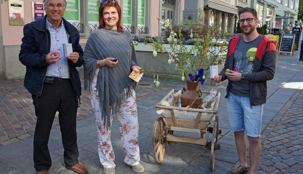 Sie brachten Ostern aus christlicher Sicht näher von links: Hans-Urs Walder, ehemaliger evangelischer Pfarrer Altstätten, Monika Schmidheiny, frei Helferin und Jonas Lüscher, Jugendpastor und Jugendarbeiter der freien evangelischen Kirche.