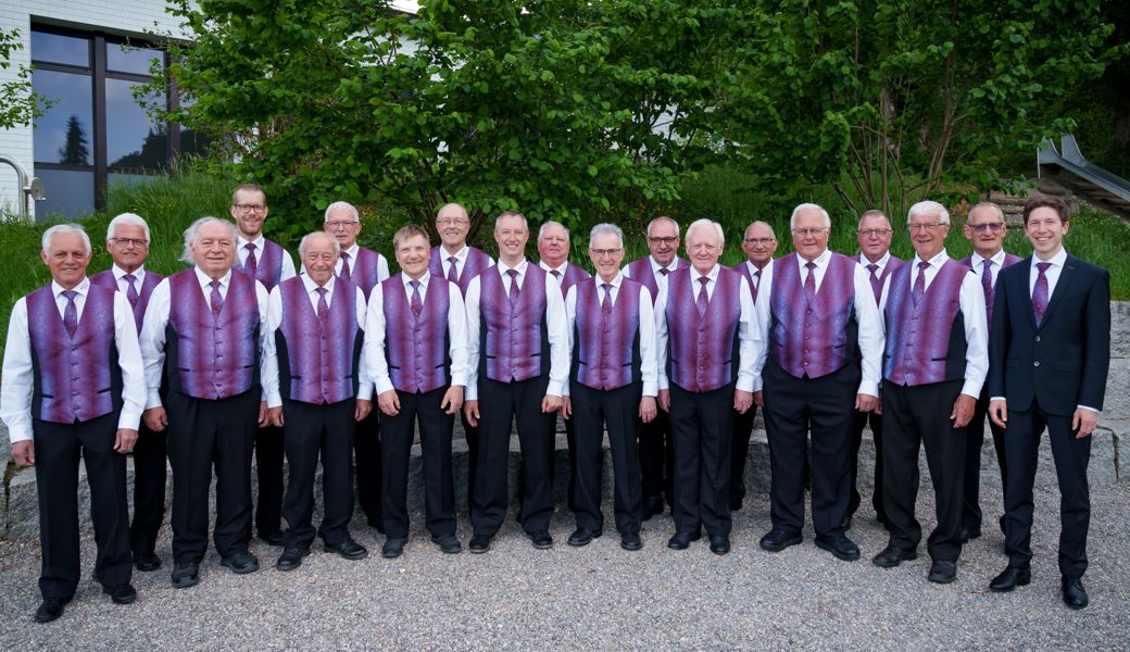 Männerchor singt gemeinsam Lieder aus 130 Jahren Vereinsgeschichte