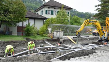 Neue Leitungen hinter der Kirche