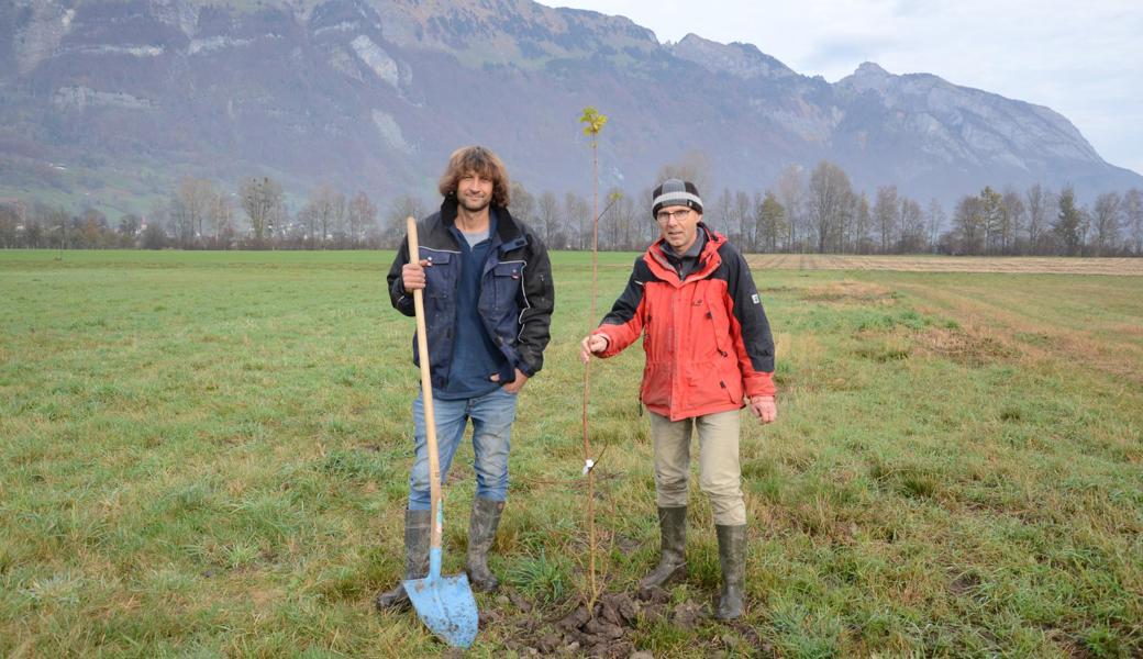 Landwirt Thomas Tinner (l.) und Urs Weber vom Verein Pro Riet Rheintal.