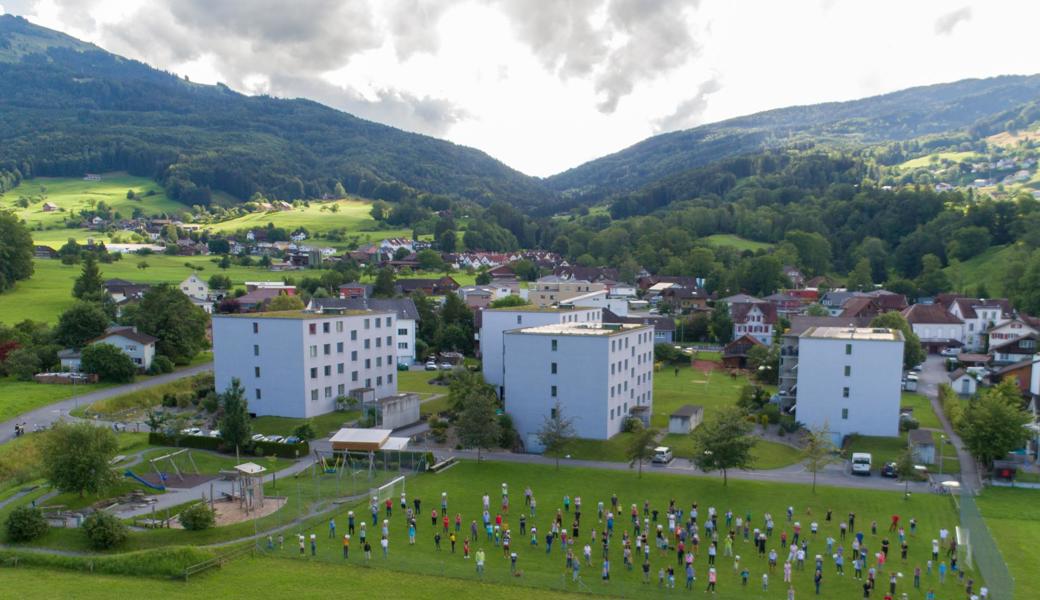 Beim Spielplatz neben der Überbauung Eichpark fordern über 150 Eichberger, dass es auch im unteren Dorfteil keine Antenne geben soll.