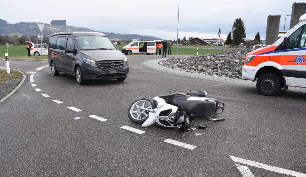 Der Töfffahrer verletzte sich beim Zusammenstoss.