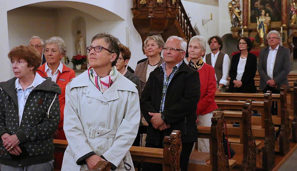 Nach der Standing Ovation lauscht das Publikum stehend der Zugabe «Land of Hope and Glory».

