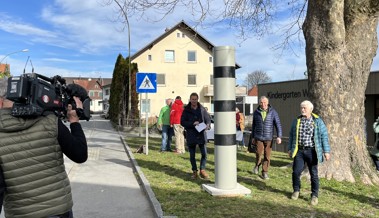 Überraschungsaktion: Bürgerinitiative stellt zwei Radarattrappen auf