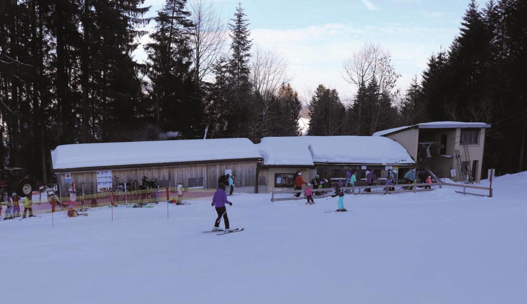 Der letzte Winter war ein besonders schneereicher. Der Skilift von Oberegg auf den St. Anton war 37 Tage geöffnet.