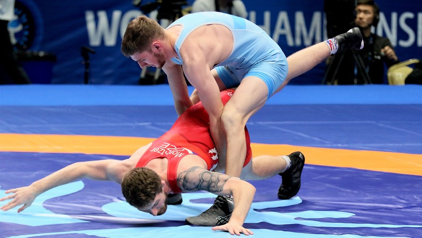 Andreas Vetsch (in Blau) bereitet sich aktuell auf die Olympia-Qualifikationsturniere vor.