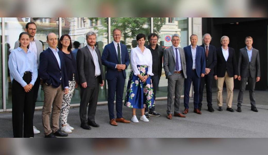 Die Internationale Regierungskommission Alpenrhein liess sich in St.Gallen über den Stand der Projekte am Rhein informieren.