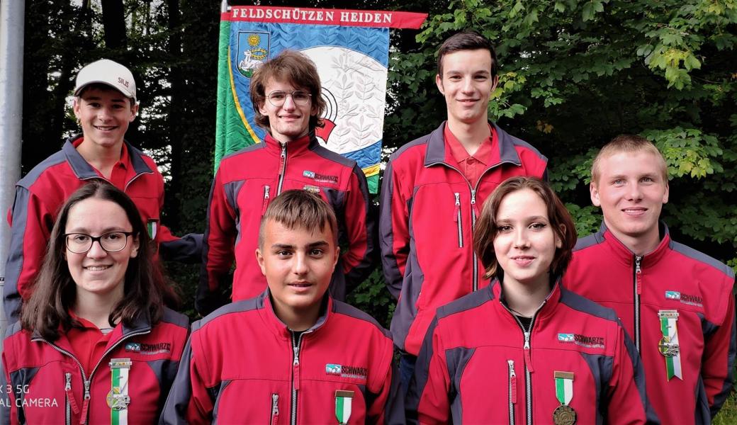 Holten Kränze für Heiden: Die Jugendschützen Martin Graf, Tristan Kappeler und Natalia Isler sowie die Jungschützen Simona Künzler, Rémy Clénin, Luca Graf und Oliver Sonderegger.