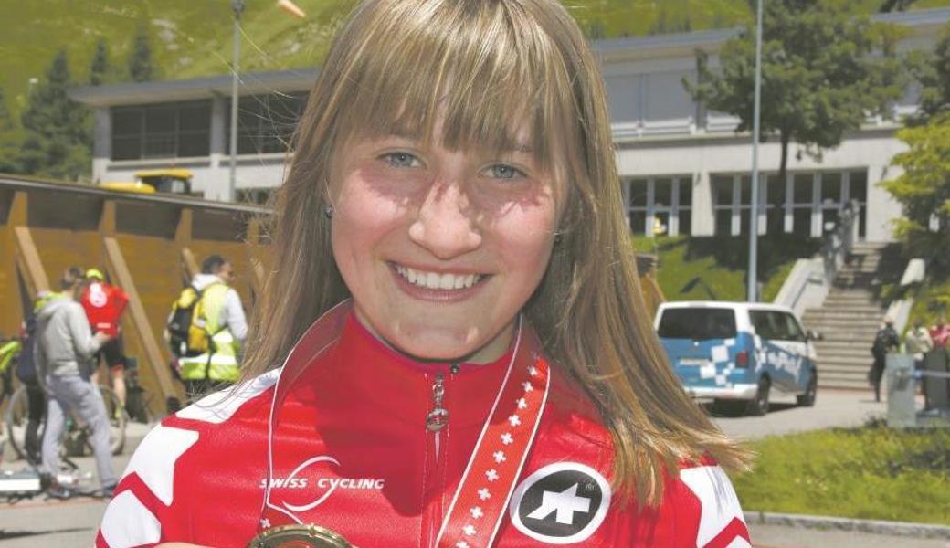 Vera Schmid (Marbach/Pink Gili): Seriensiegerin und Schweizer U17-Meisterin im Cross Country, auf der Strasse und im Radquer.