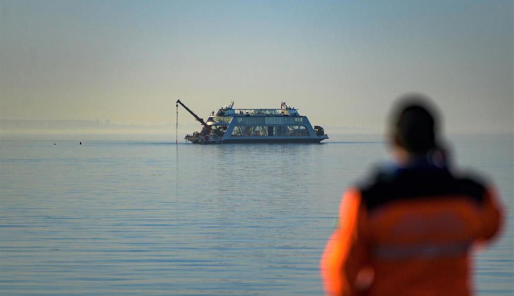 Komplikationen: Im Februar wurde die Bergungsaktion im Bodensee nach Stunden abgebrochen.