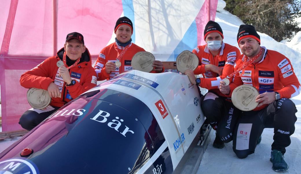 Nur vom Juniorenweltmeister besiegt: Das Viererbob-Team mit (von links) Pilot Michael Kuonen sowie den Anschiebern Marco Tanner, Sandro Ferrari und Marco Dörig.