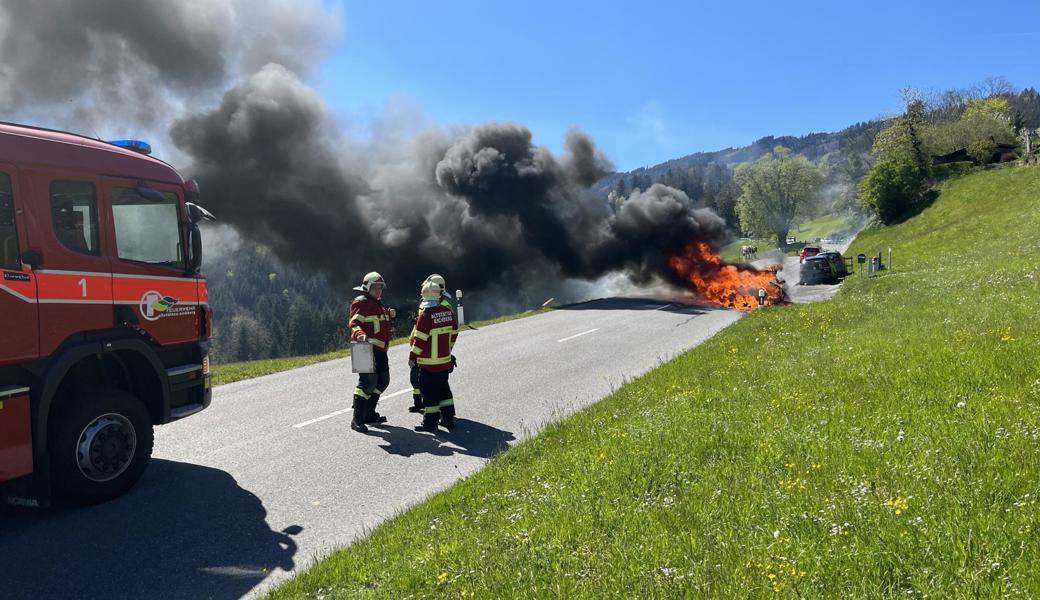 Das Auto brannte vollständig aus.