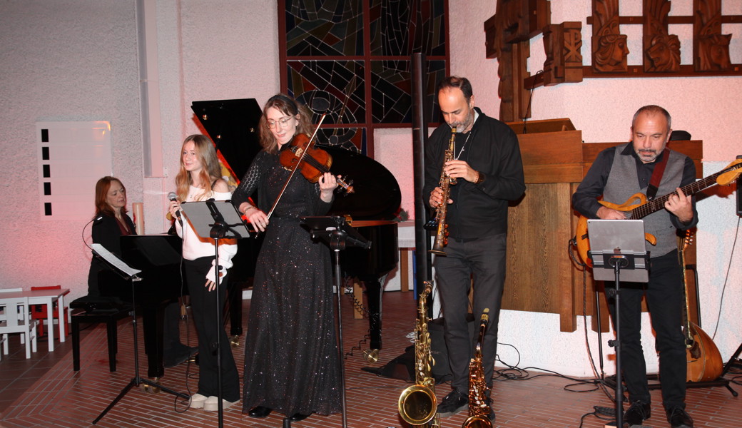 Adventskonzert verbindet moderne Stücke, Klassiker und starke junge Stimmen