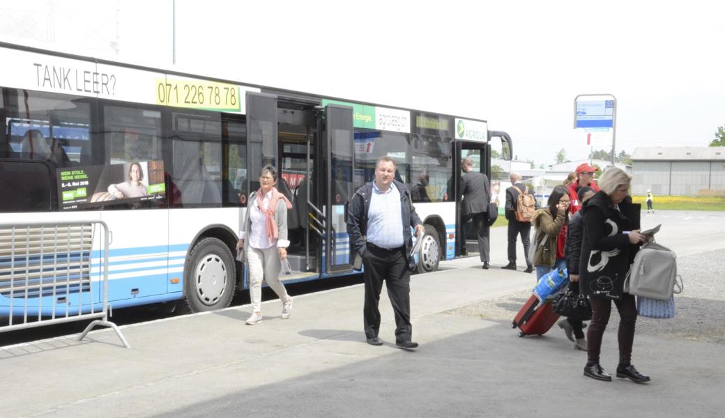 Die Rhema-Shuttles der RTB verkehren im 20-Minuten-Takt von Altstätten SBB über Altstätten Rathaus zum Messegelände.  