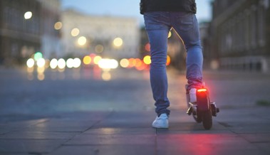«Viele denken, sie würden ein Spielzeug fahren»: E-Scooter Unfälle unter Alkoholeinfluss häufen sich