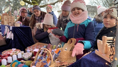 Fleissige Schulkinder am Klausmarkt in St.Margrethen