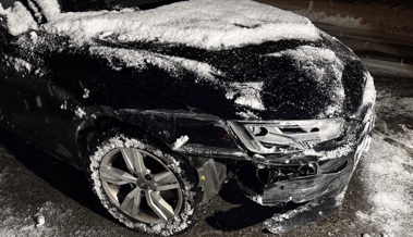 Wegen starken Schneefalls: 23-Jähriger kollidiert mit der Leitplanke bleibt aber unverletzt