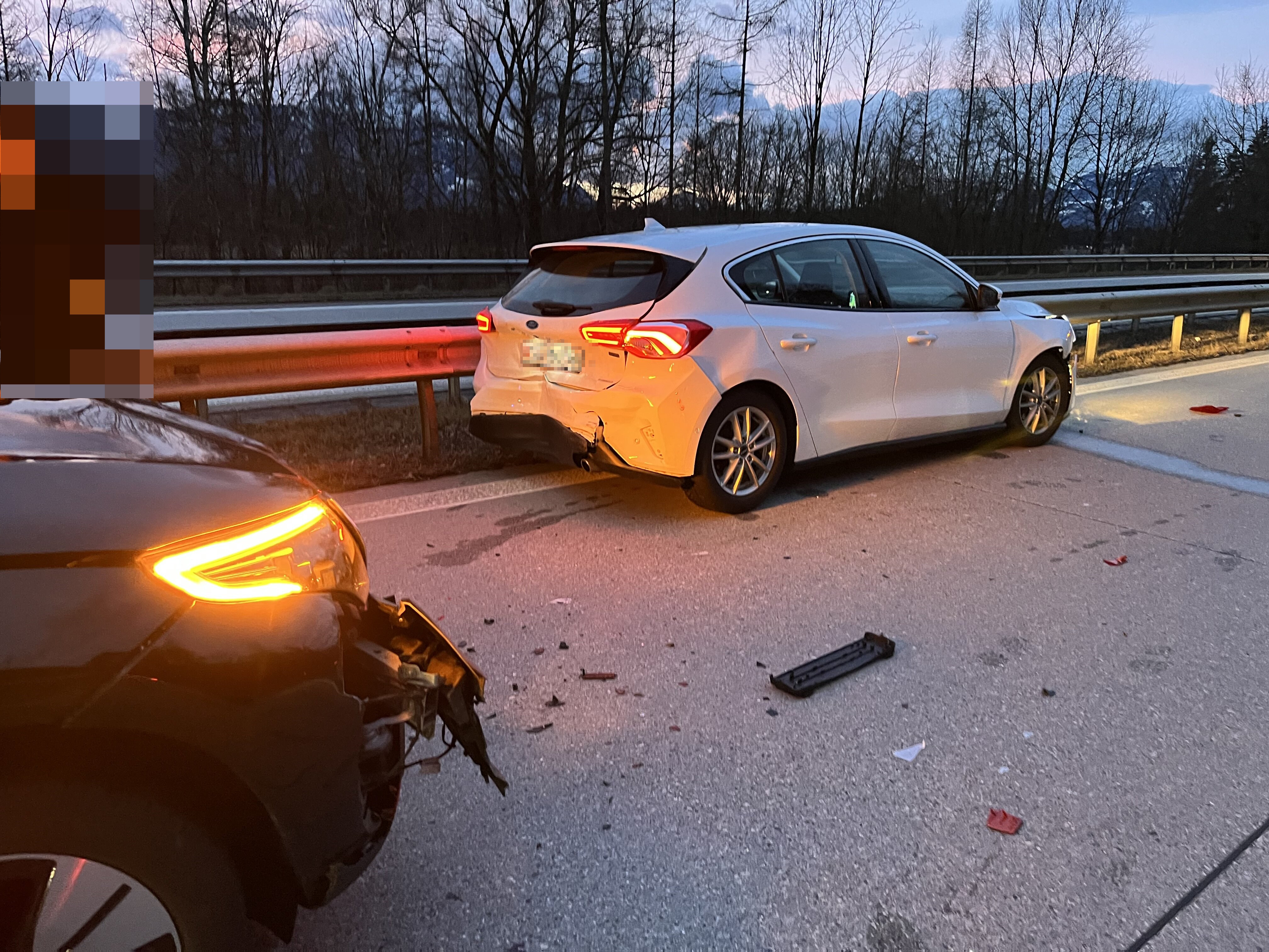 Drei Autos Kollidieren Im Morgenverkehr - Junger Mann Verletzt Ins ...