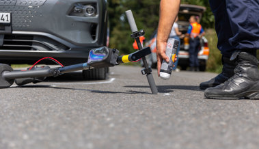 Verkehrsunfall in Thal: E-Scooter-Fahrer bei Kollision mit Auto verletzt