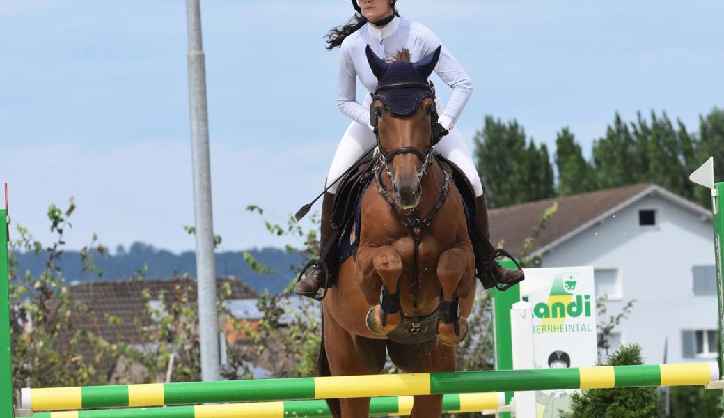 34. Platz: Anina Schiess (Walzenhausen) mit Surprise Van Het Geenenhof.