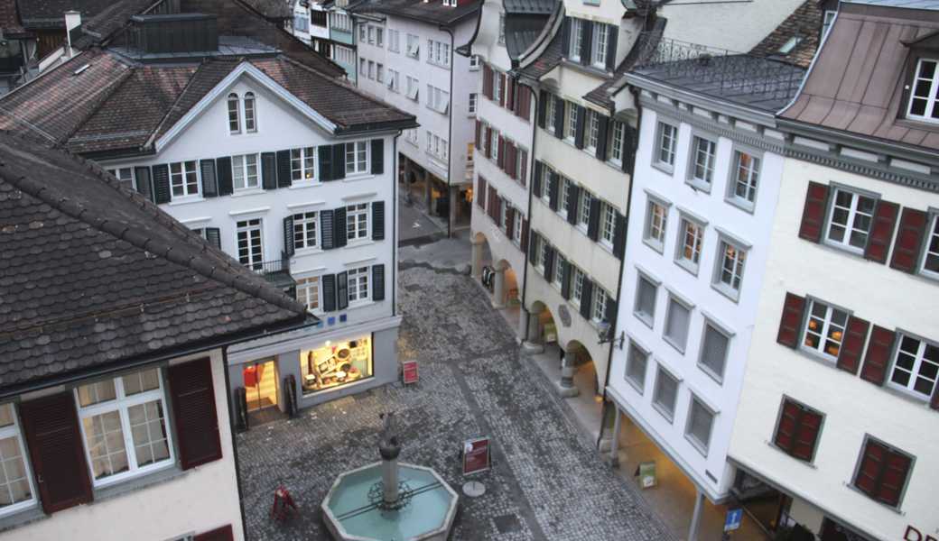 Blick von der Rathausterrasse auf Altstättens Marktgasse. Der Schönheit der Stadt wäre mehr Leben angemessen.