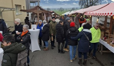 Warmes Licht und Glühweinduft: Ein Dorf im Adventsglanz