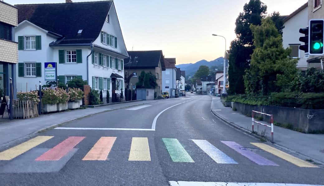 So sieht der Zebrastreifen bei der Balgacher Gerbe jetzt aus.