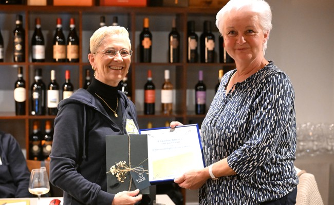 Claudia Kluser für 45 Jahre Mitgliedschaft im KVU geehrt