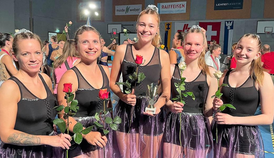 Tänzerisch hochstehende Übung (von links): Sabine Sieber, Mirjam Vogel, Carla Preising, Céline Ritz und Sarah Eisner von der RG Diepoldsau. 