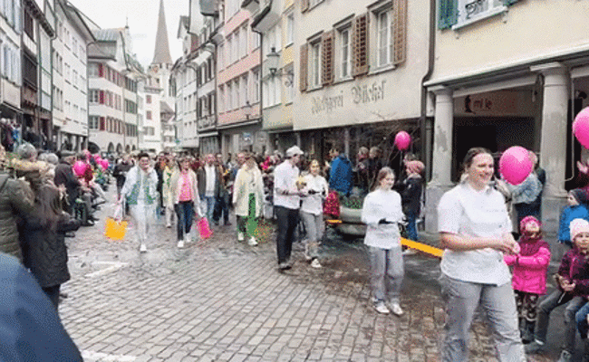 Mit Brunnen und Modeschau: Städtli trotzt dem Wintereinbruch