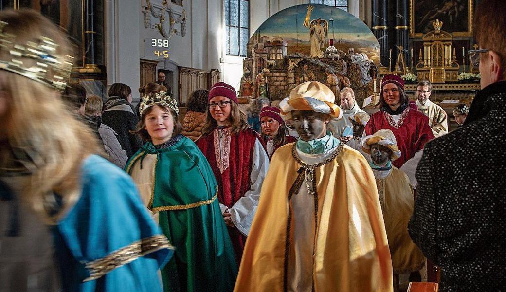 Nach dem Gottesdienst wurden die Sternsinger in die Stadt hinausgesandt. 