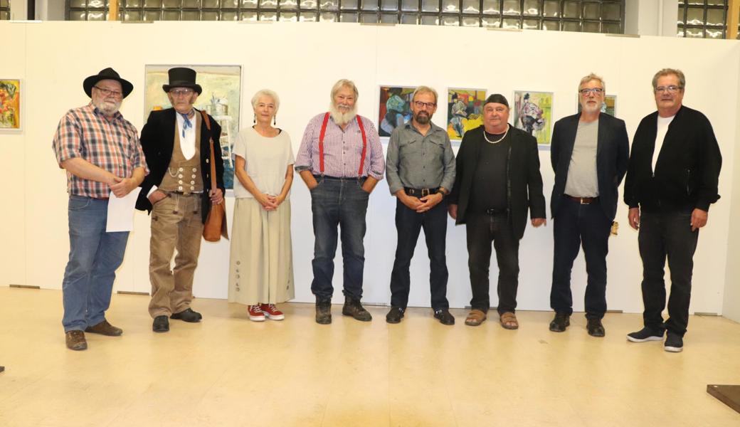 Die teilnehmenden Kunstschaffenden (von links) : Peter Federer, Hubert Müller, Erna Lang, Jürg Jenny, Christoph Friedrich, Kurt Spirig, Thomas C. Jutz, Andreas Inauen. Es fehlt: Willi Keller. 