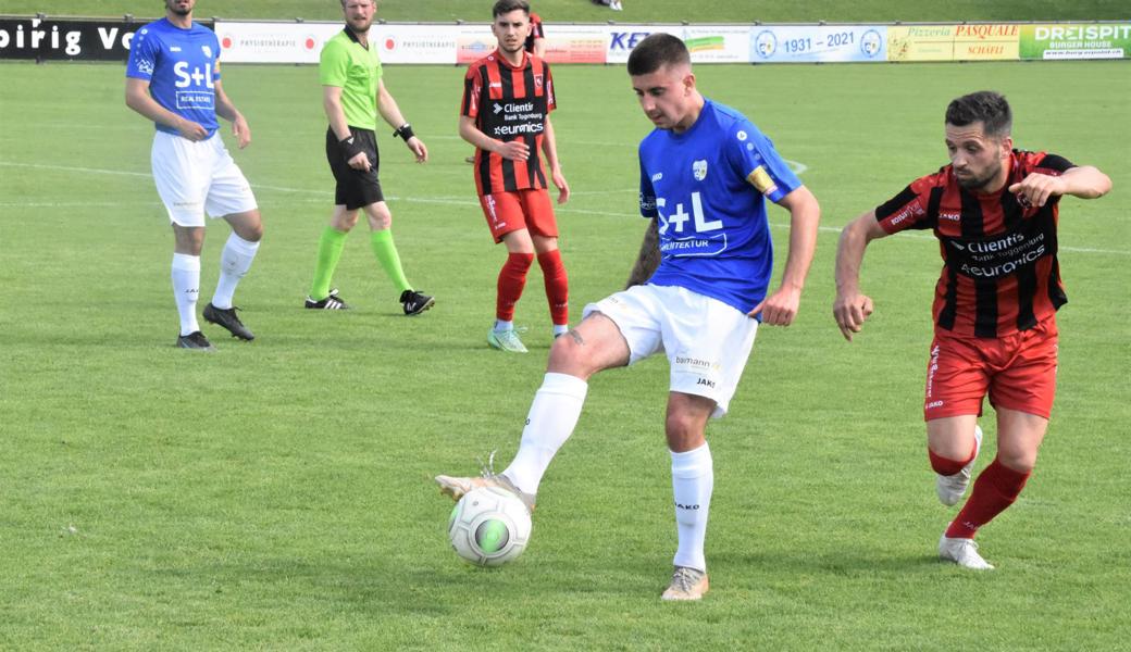 Widnaus Stefano D’Amico (links, hier im Spiel gegen den FC Bazenheid) gelang am letzten Samstag in Amriswil das entscheidende Tor für seine Farben.