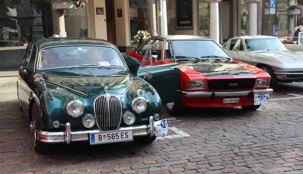 Jaguar Mk II 1963 und Opel Commodore.