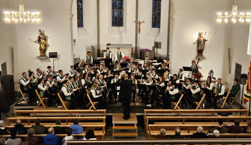 Die Musikgesellschaft Montlingen-Eichenwies in der Kirche in Montlingen 