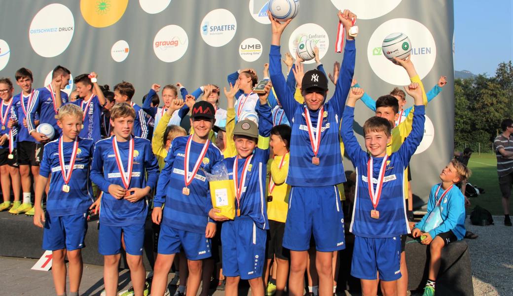 Die Diepoldsauer U14-Junioren freuen sich über die gewonnene Bronzemedaille.