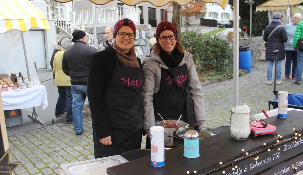 Monja Schneider und Brigitte Gebert machten Crêpes.