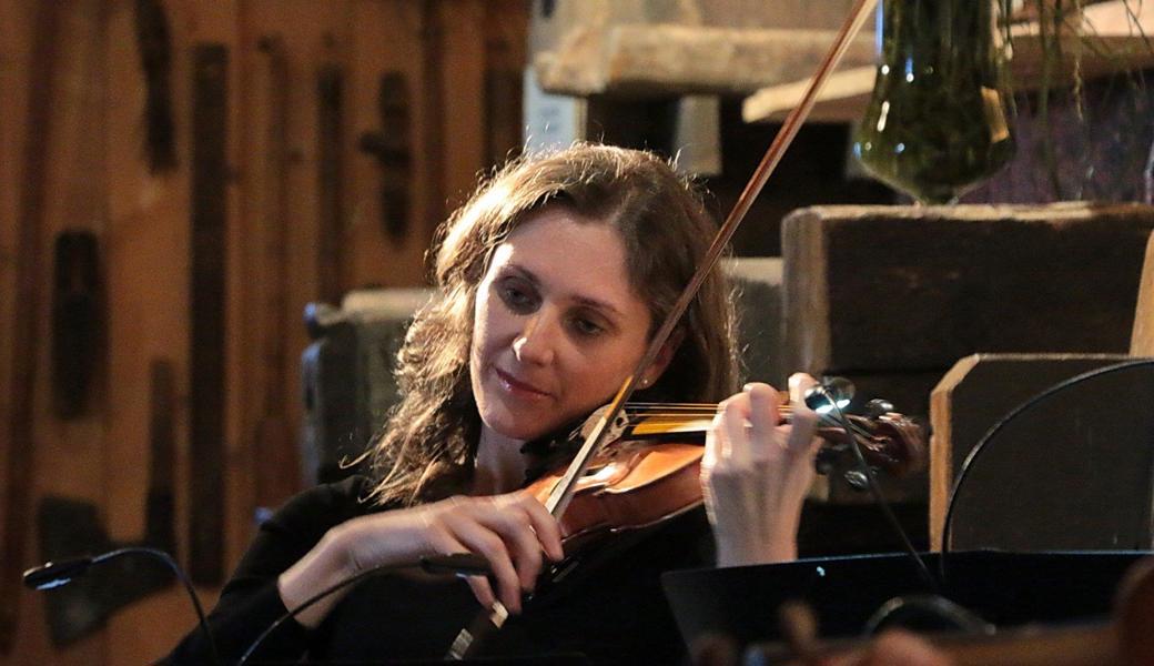 Clarigna Küng, Violine und Arrangements.