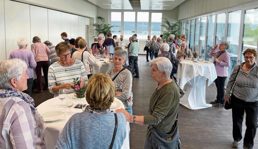 Nach der Firmenbesichtigung waren die Frauen zum Apéro einge-laden. 