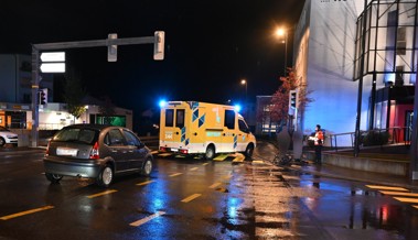 18-jähriger E-Bike-Fahrer verletzt sich bei einem Unfall im Dorfzentrum